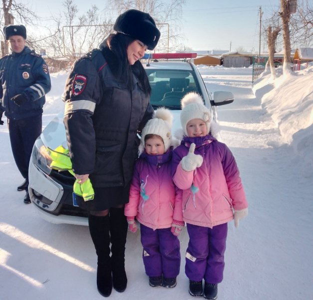 В селе Филимоново воспитанники детского сада и местные школьники встретились с полицейскими